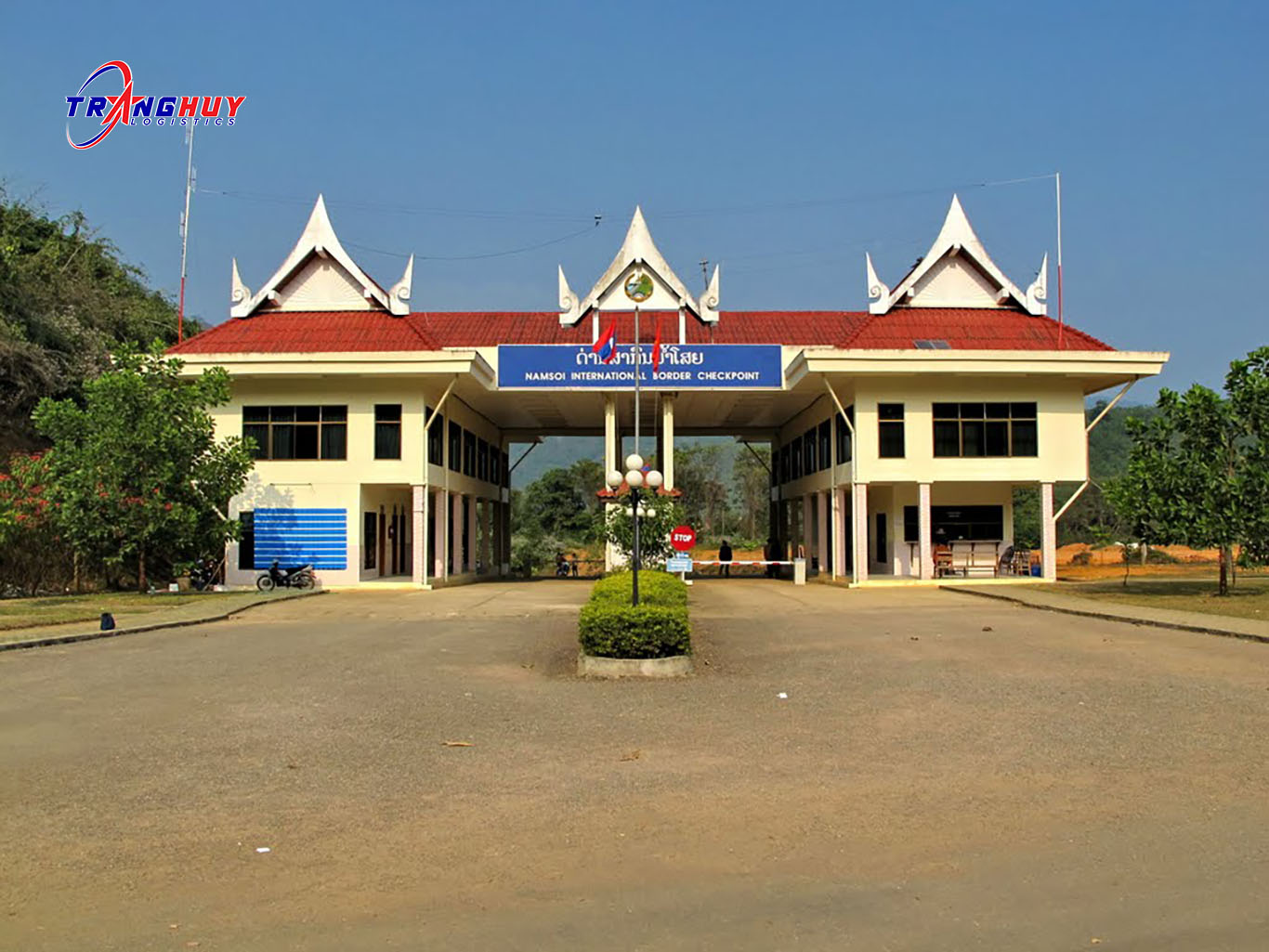 Cửa khẩu vận chuyển hàng hoá VIệt Nam - Lào