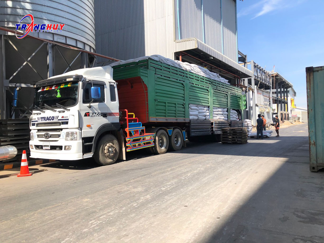 Vận chuyển hàng Campuchia về Việt Nam cùng Trang Huy