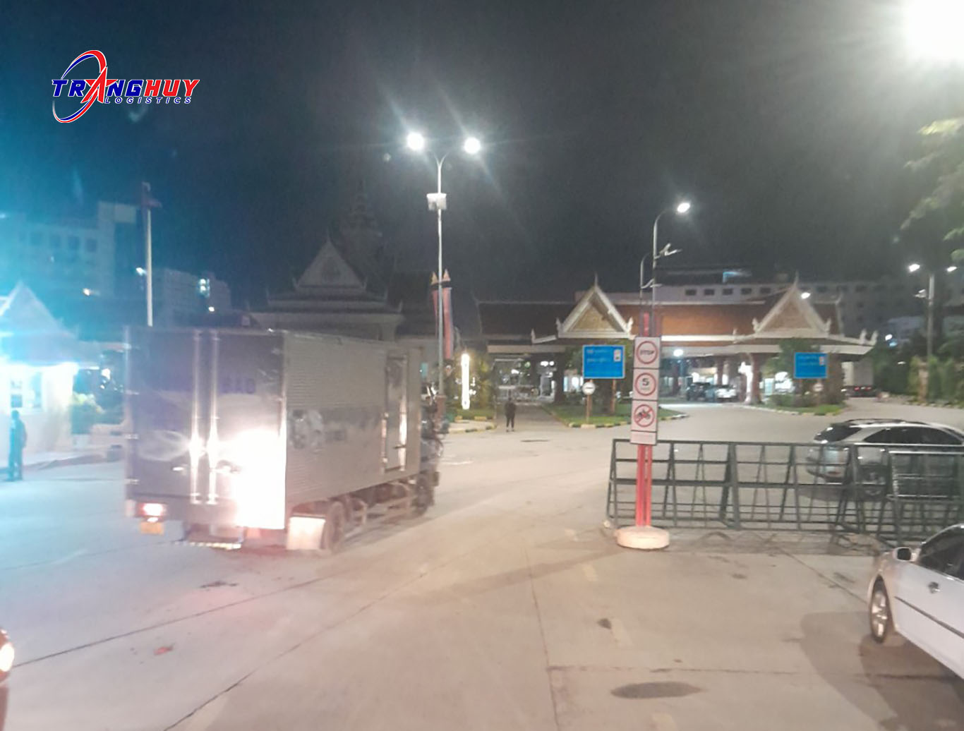 Xe Trang Huy Vận chuyển hàng Campuchia về Việt Nam