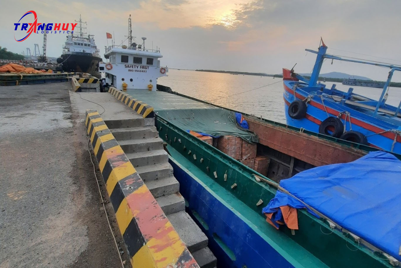 Vận chuyển hàng đi Côn Đảo cùng Trang Huy Logistics