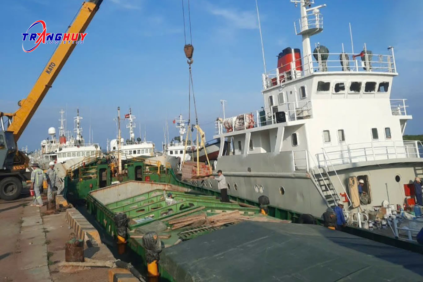Vận chuyển hàng hoá đi Côn Đảo cùng Trang Huy