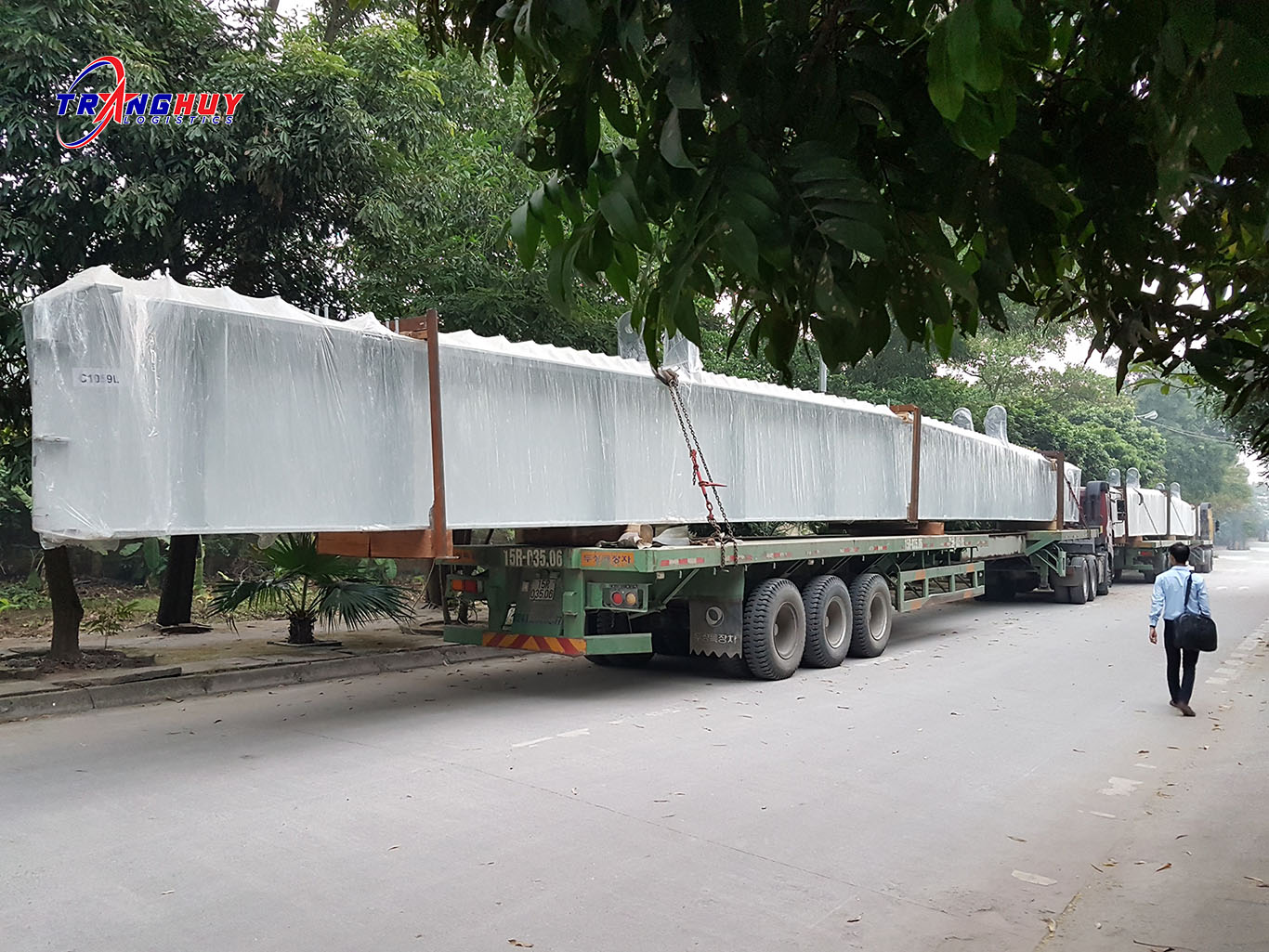 Trang Huy vận chuyển hàng quá khổ quá tải đi Lào