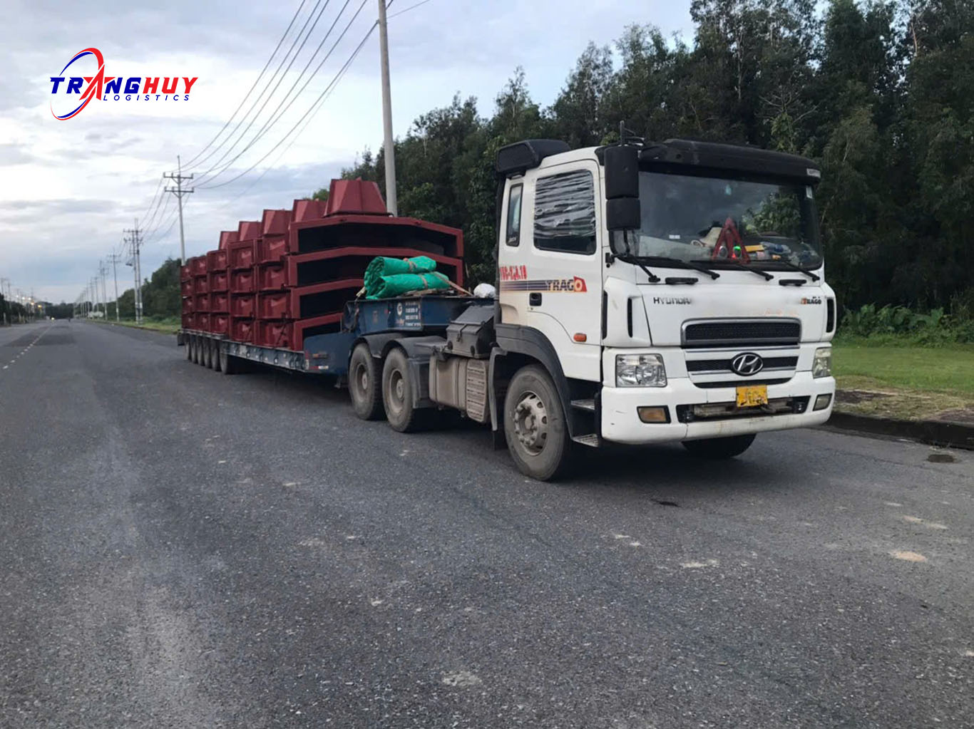 Vận chuyển ván khuôn đi công trình Quảng Trị