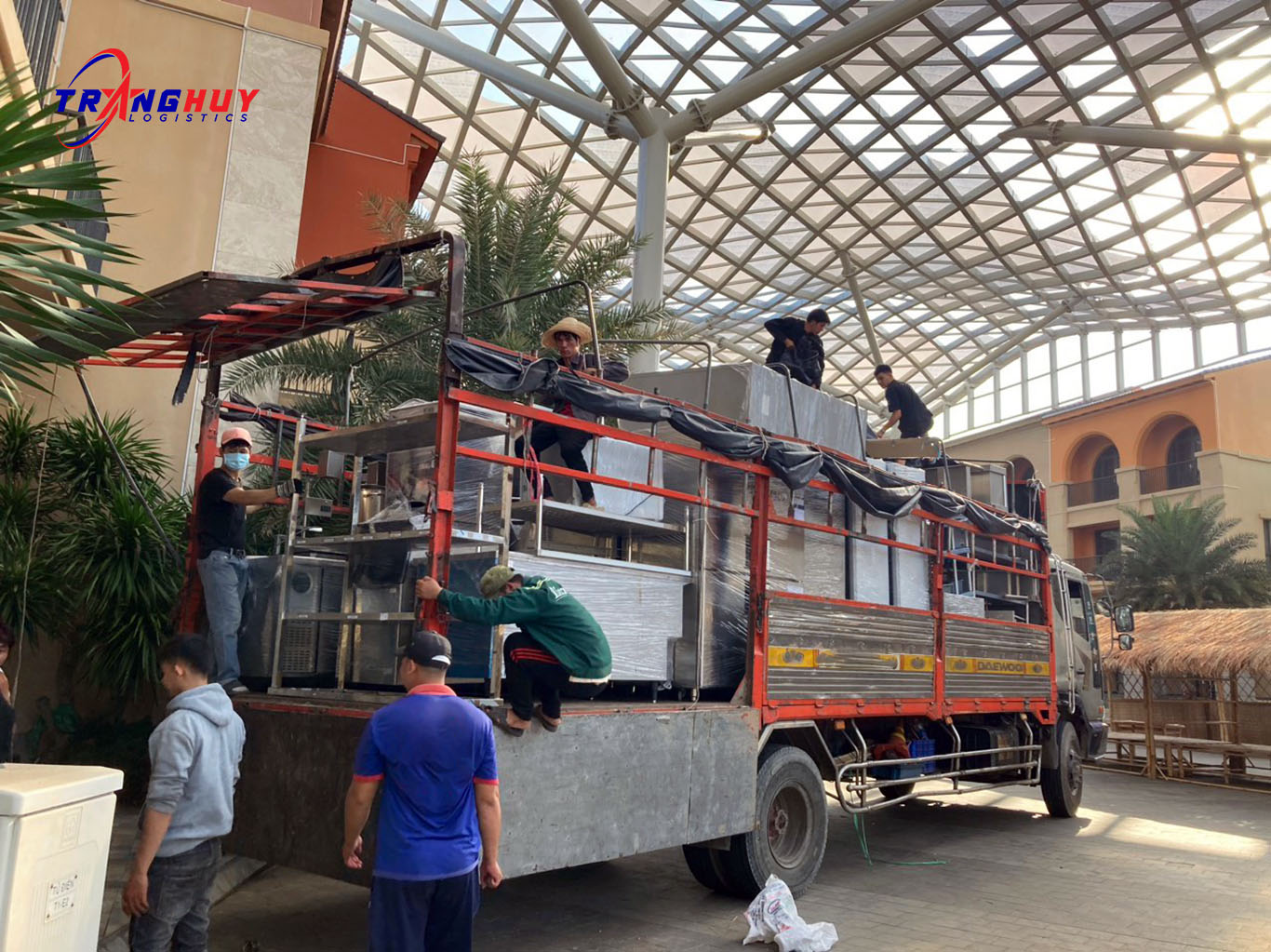 Dịch vụ vận chuyển nhà xưởng của Trang Huy