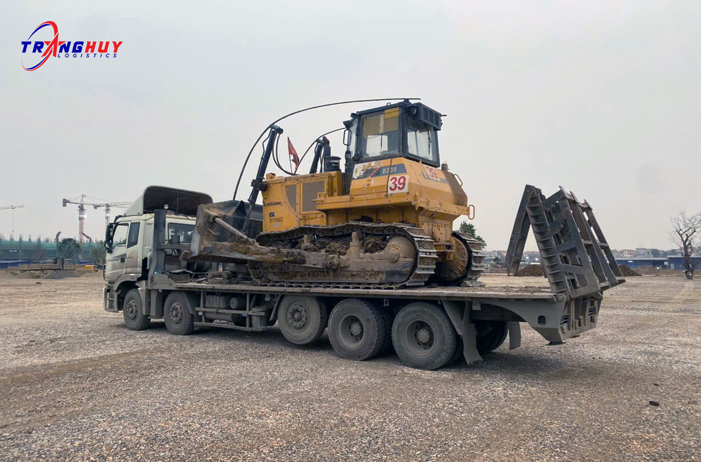 Vận chuyển máy móc công trình