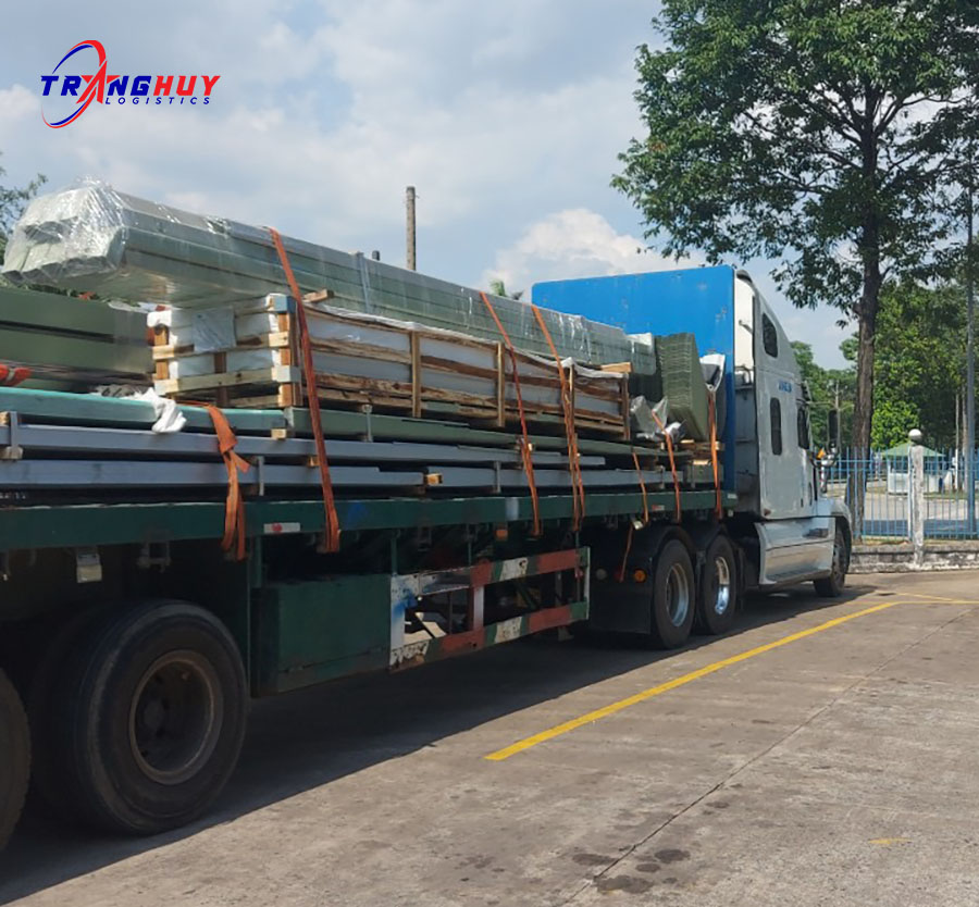Vận chuyển sắt thép công trình