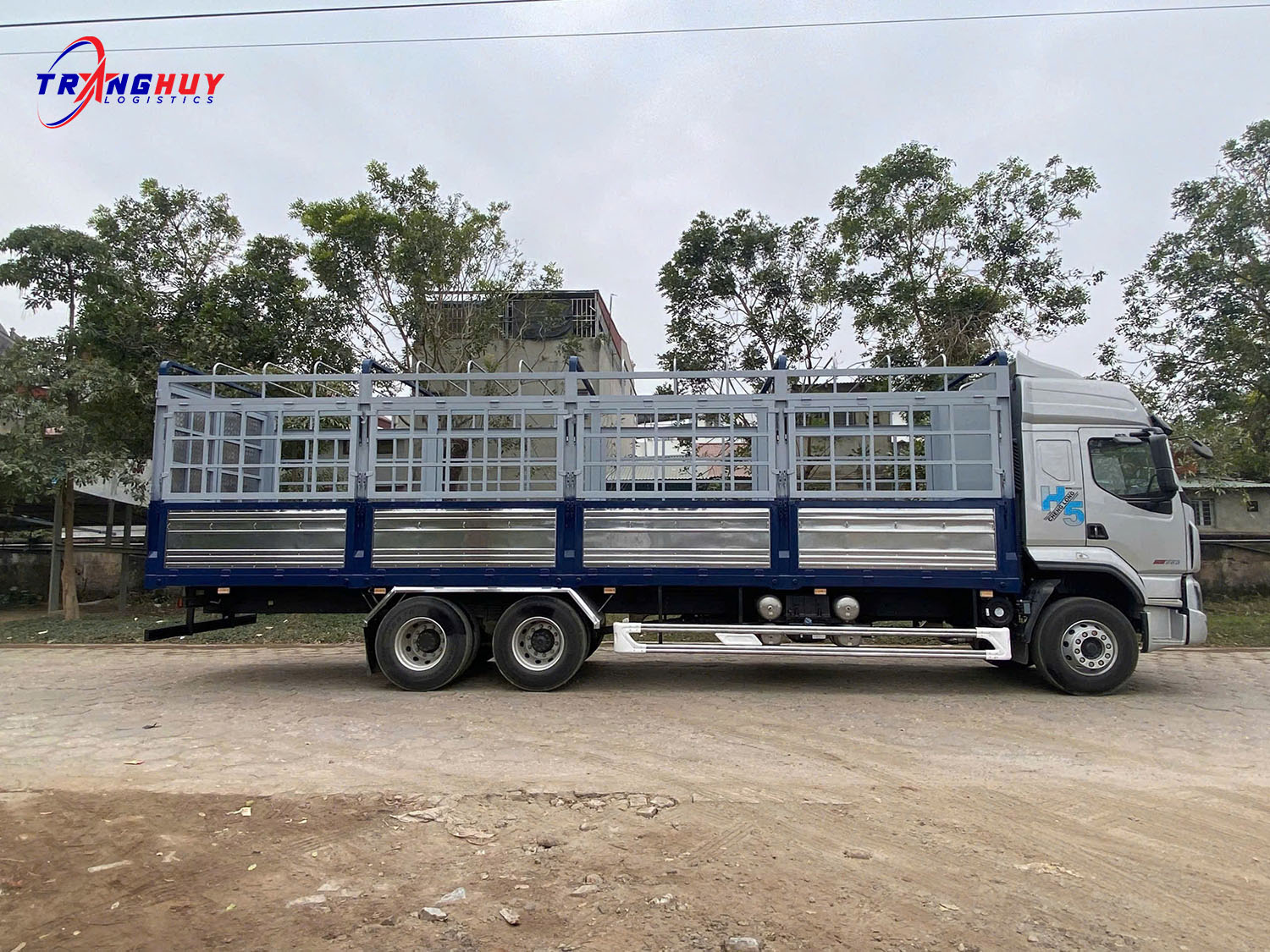 Xe tải chenglong H5 chở hàng hoá
