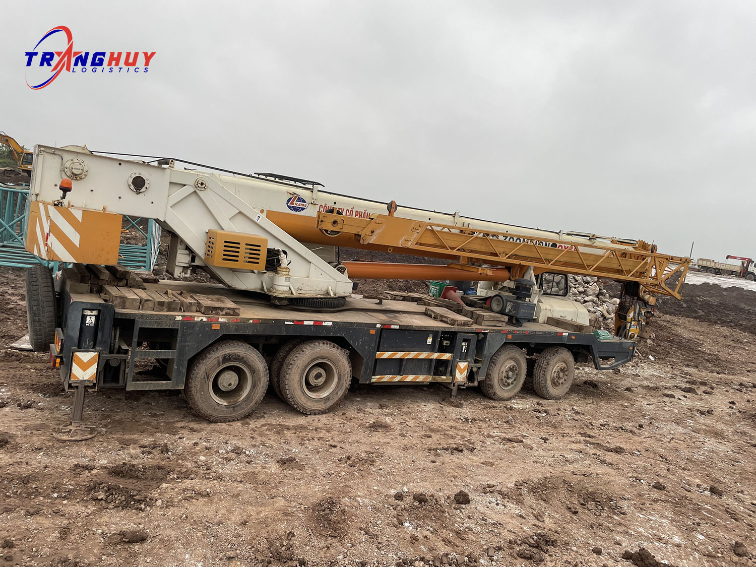 Xe cẩu thủ dầu một bánh lốp