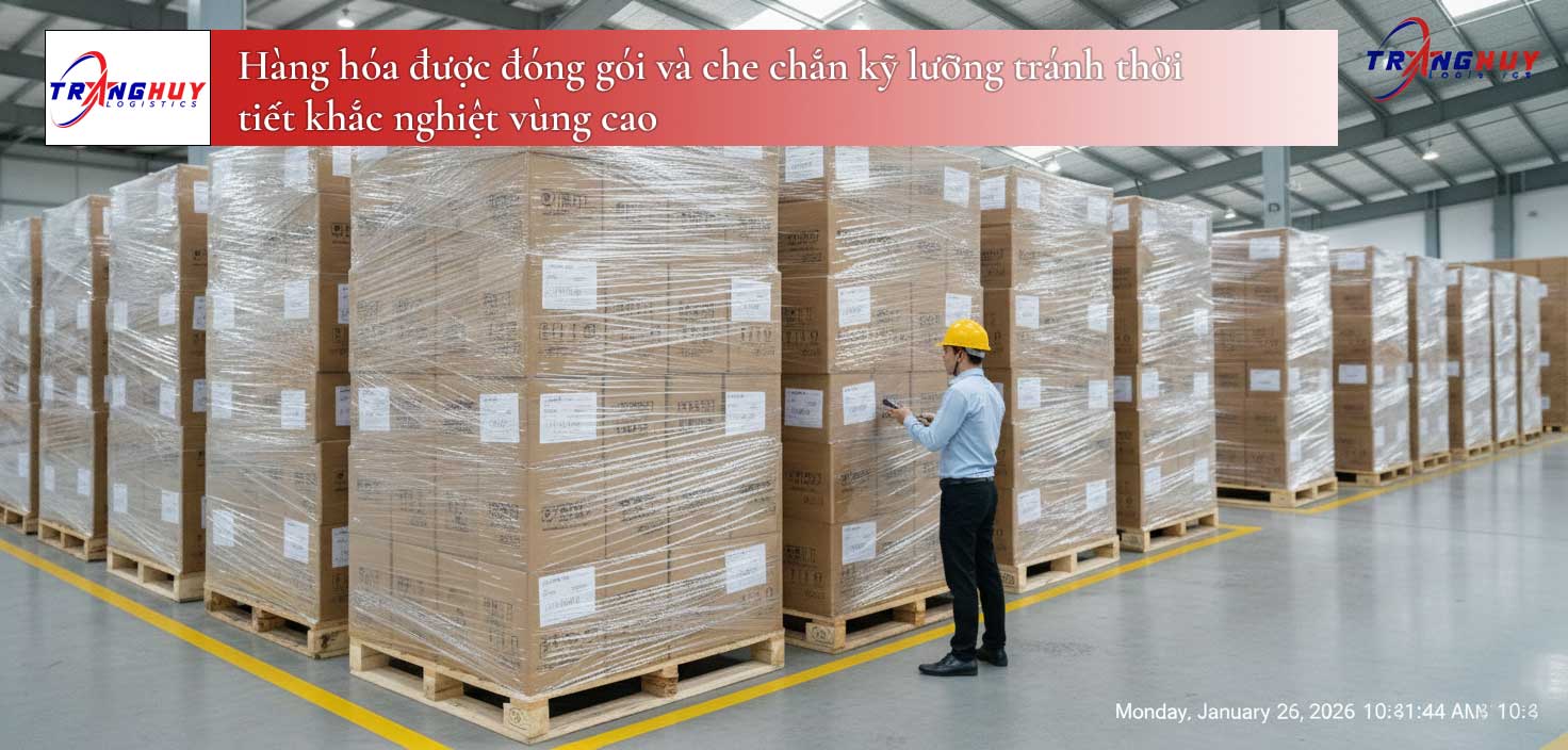 Hàng hóa được đóng gói và che chắn kỹ lưỡng tránh thời tiết khắc nghiệt vùng cao